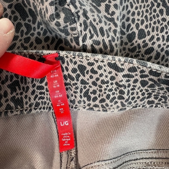 SPANX Jean-ish Leggings in Desert Dot- Size Large - Picture 5 of 10